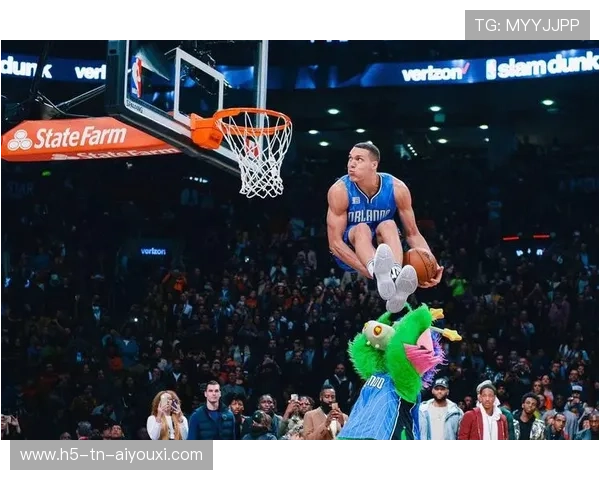 赛场“花式秀技”:突破、传球、扣篮全纪录,篮球花式扣篮